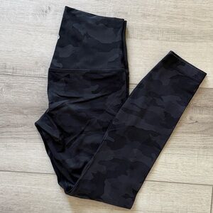 Lululemon High-Rise Align 28" Black Camo Size 6 EUC